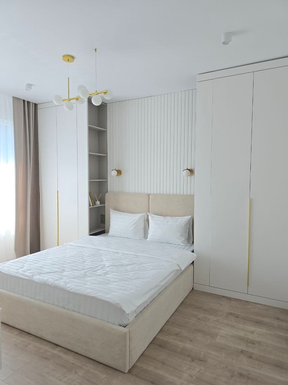 Белое и золото — Спальня